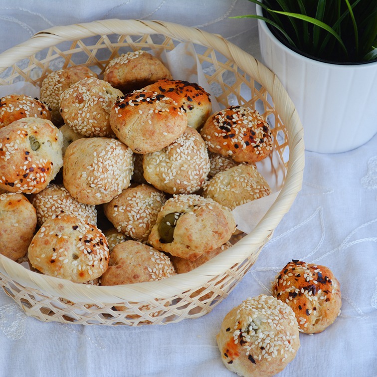 כדורי גבינה עם זיתים
