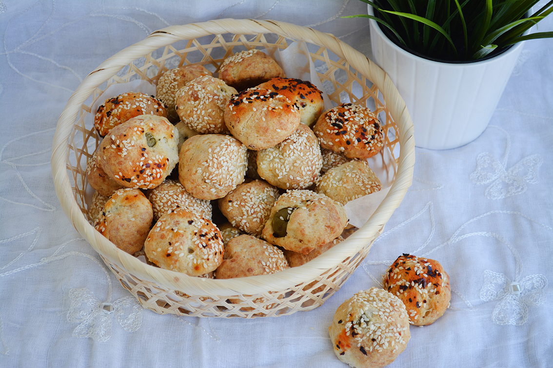 כדורי גבינה עם זיתים | מתכון | אלונה זוהר