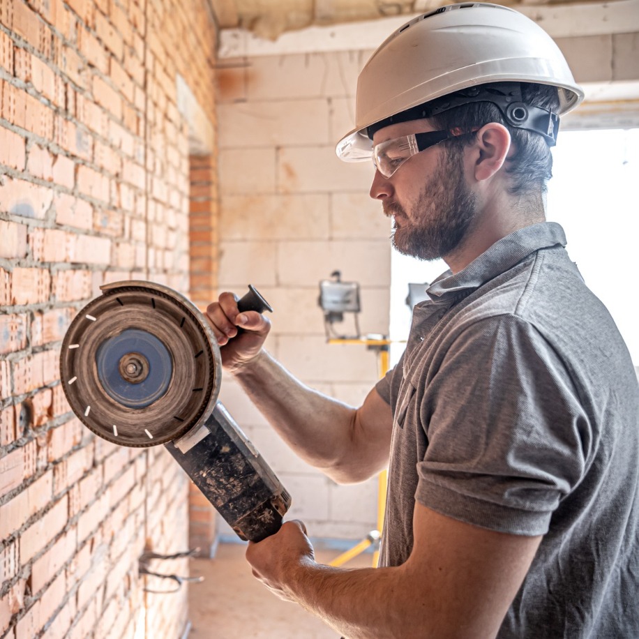 פתיחת חלון בקיר בטון באמצעות ניסור בטון – המדריך