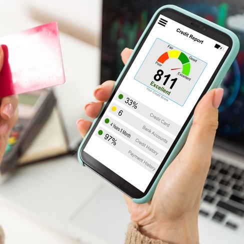 איך שימוש נכון בכרטיס אשראי חוץ-בנקאי יכול לשפר את דירוג האשראי שלך?

