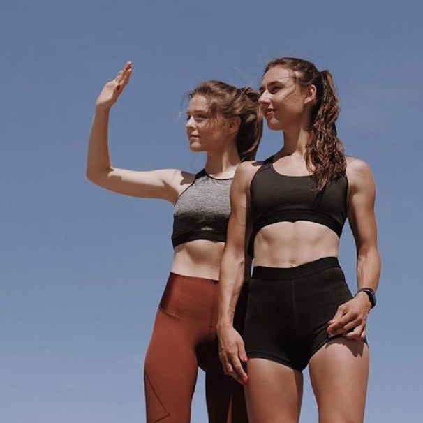 הטופים של Strongful, שילוב מנצח של נוחות וסטייל לאורך כל היום