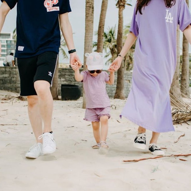 בילוי משפחתי בטוח: החשיבות של הגנה מהשמש ממבוגרים ועד קטנטנים
