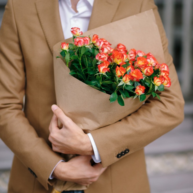 משלוח פרחים ב-2026 - איך בוחרים זר לכל אירוע ומה ההבדל בין הזמנה אונליין לפרחייה?